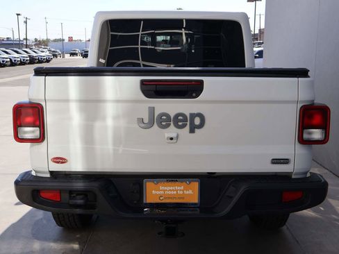 Used 2023 Jeep Gladiator Overland image 4