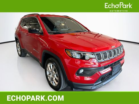 Used 2023 Jeep Compass Latitude AWD/4WD image 1