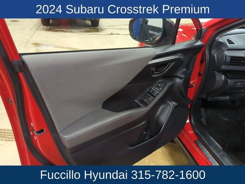 Used 2024 Subaru Crosstrek 2.0i Premium image 9