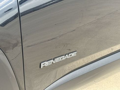 Used 2023 Jeep Renegade Latitude AWD/4WD image 33