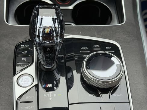 Used 2021 BMW X7 M50i image 23