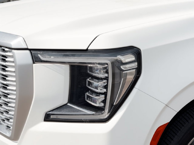 Used 2023 GMC Yukon Denali AWD/4WD image 9