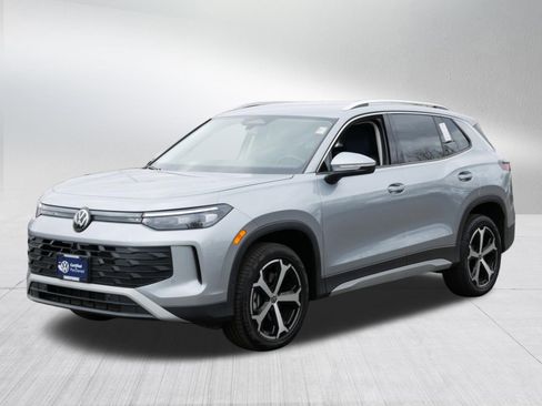 Certified 2025 Volkswagen Tiguan SE AWD/4WD image 3