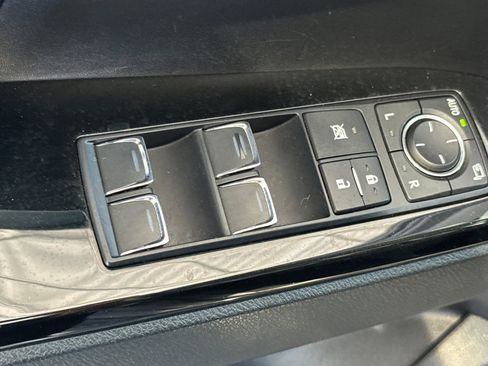 Used 2017 Lexus LX 570 4WD w/ Luxury Package image 13
