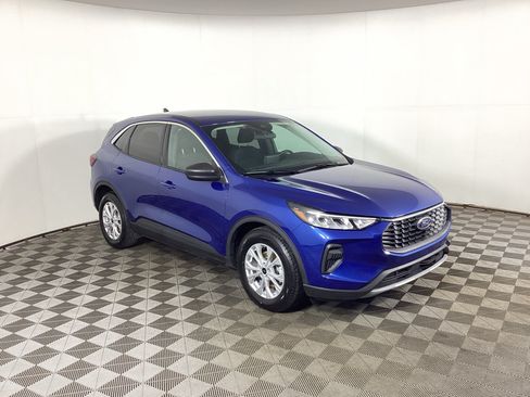 Used 2023 Ford Escape Active FWD image 1