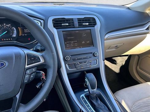 Used 2016 Ford Fusion SE image 8