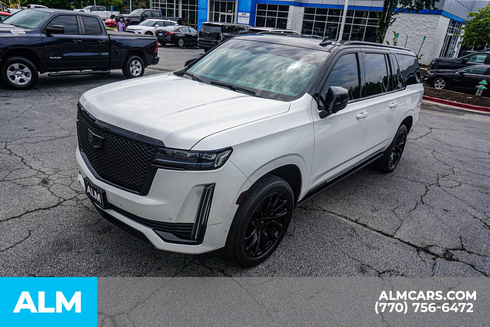 Used 2023 Cadillac Escalade ESV Sport w/ LPO, ONYX Package AWD/4WD image 19