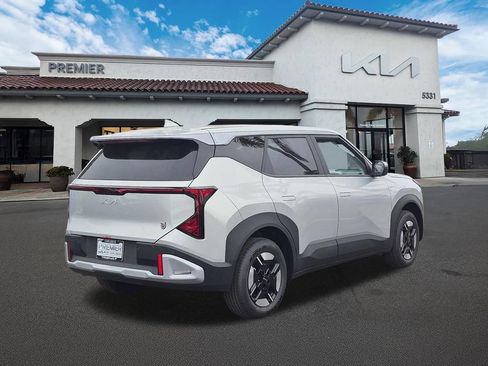 New 2027 Kia Seltos LX FWD image 8