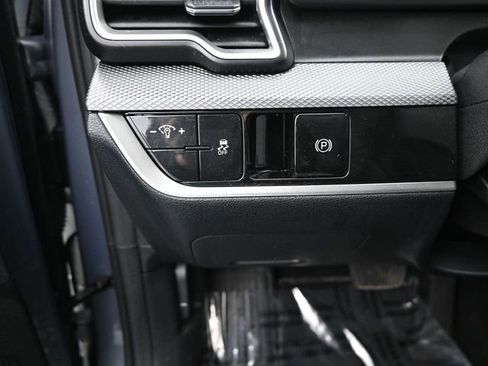 Used 2025 Kia Sportage LX image 14