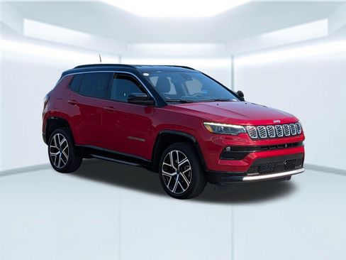 Used 2025 Jeep Compass Limited w/ Elite Group AWD/4WD image 9
