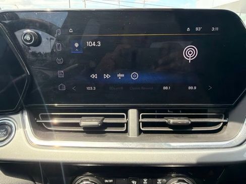 Used 2025 Chevrolet Trax LT FWD image 49