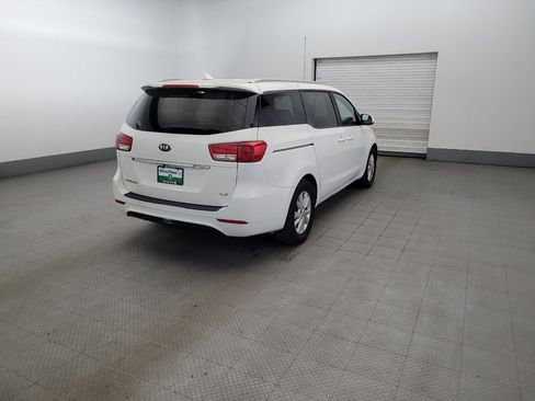Used 2017 Kia Sedona LX w/ LX Essentials Premium Package FWD image 9