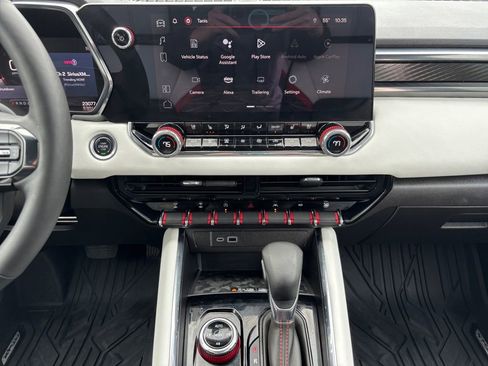 Used 2024 GMC Canyon AT4X AWD/4WD image 13