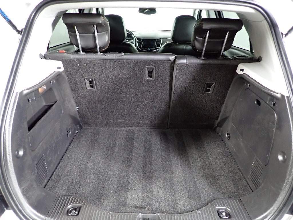 Used 2019 Chevrolet Trax LT w/ LT Convenience Package FWD image 11