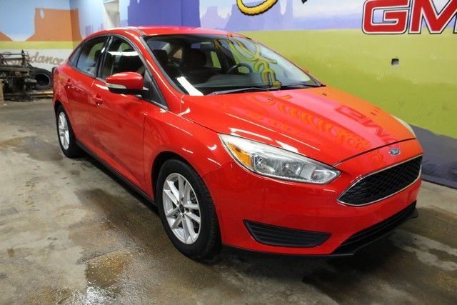 Used 2016 Ford Focus SE w/ SE Winter Package FWD image 3