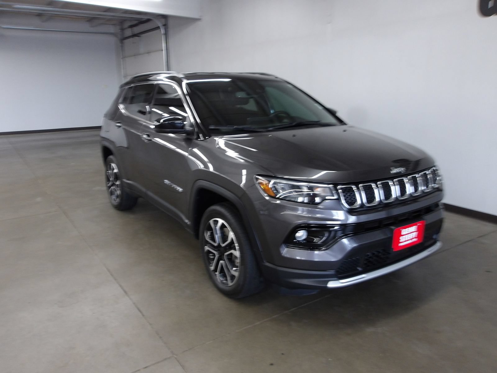 Used 2023 Jeep Compass Limited AWD/4WD image 3
