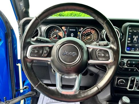 Used 2023 Jeep Wrangler Unlimited Sahara AWD/4WD image 13