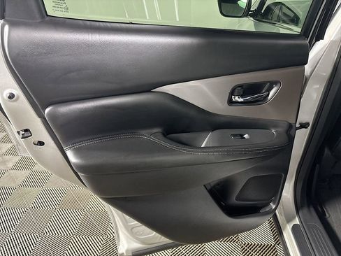 Used 2023 Nissan Murano SV image 18
