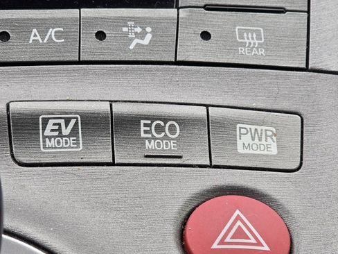 Used 2014 Toyota Prius Four image 20