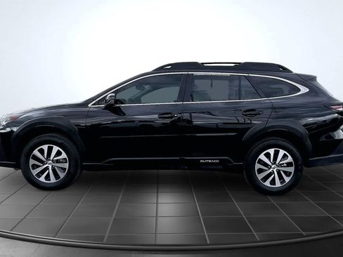 Used 2024 Subaru Outback Premium AWD/4WD image 3