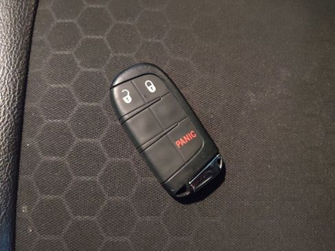 Used 2021 Jeep Compass Latitude image 32