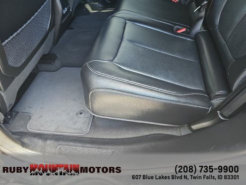 Used 2023 Jeep Grand Cherokee Limited w/ Luxury Tech Group II AWD/4WD image 36