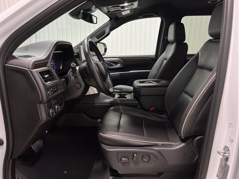 Used 2023 Chevrolet Suburban Premier image 17