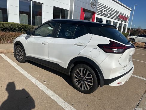 Certified 2023 Nissan Kicks SV image 3