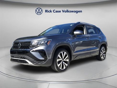 Used 2022 Volkswagen Taos SE w/ Driver Assistance Package image 9