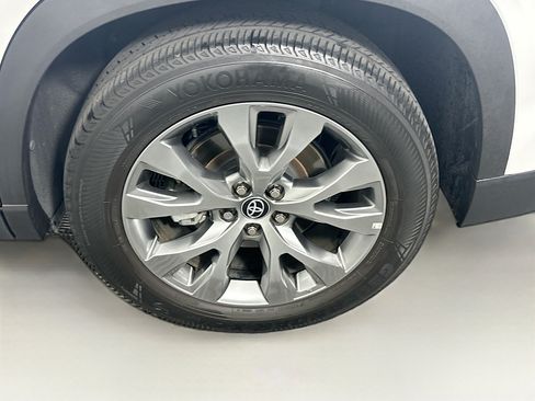 Used 2024 Toyota Grand Highlander FWD image 11