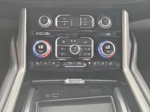 Used 2023 GMC Yukon Denali RWD image 13