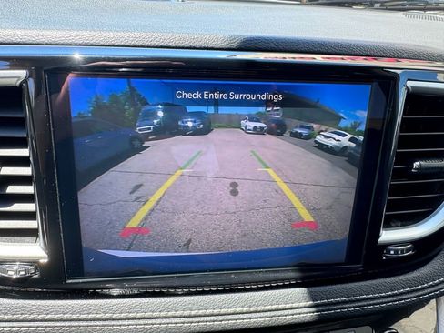 Used 2024 Chrysler Pacifica Limited FWD image 23