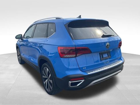 Used 2022 Volkswagen Taos SE w/ Panoramic Sunroof Package FWD image 16