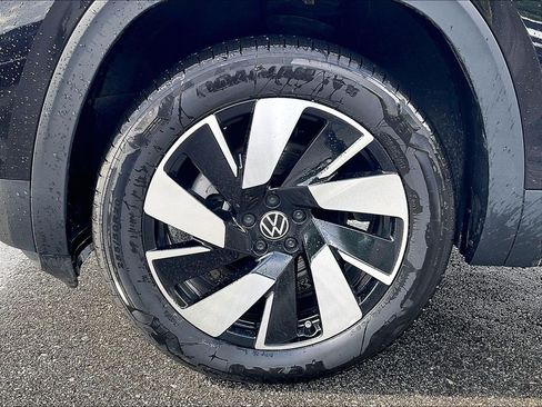 Used 2025 Volkswagen Atlas Cross Sport SE AWD/4WD image 7