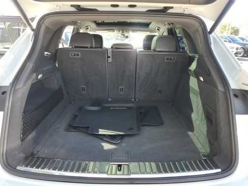 Used 2021 Porsche Cayenne w/ Premium Package image 21