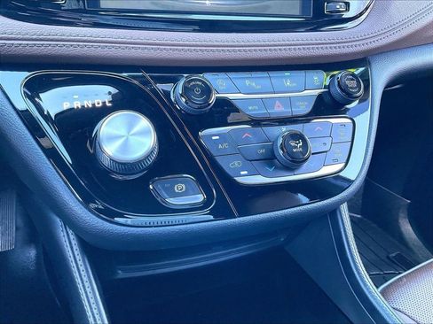 Used 2021 Chrysler Pacifica Limited AWD/4WD image 26