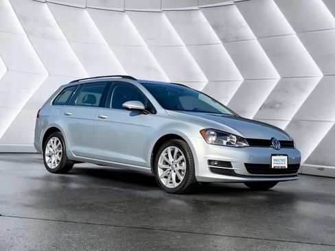 Used 2017 Volkswagen Golf SE FWD image 3