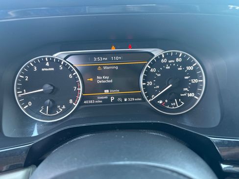 Used 2024 Nissan Pathfinder SV w/ SV Premium Package FWD image 17
