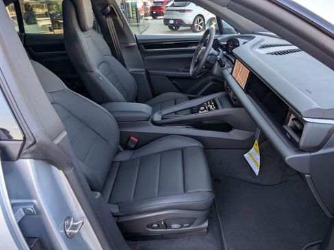 New 2026 Porsche Macan Electric RWD image 23