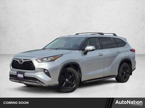 Used 2020 Toyota Highlander LE FWD image 1