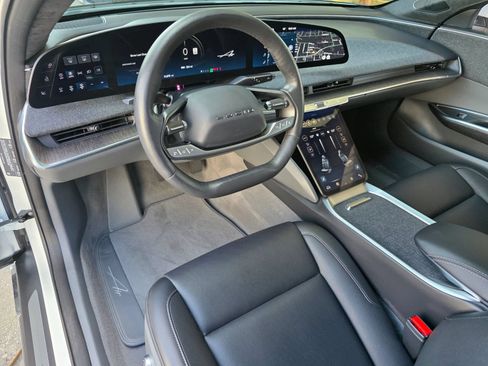 Used 2024 Lucid Air Touring AWD/4WD image 18