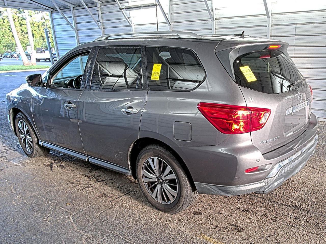 Used 2018 Nissan Pathfinder SV FWD image 5