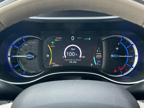 Used 2020 Chrysler Pacifica Limited w/ Advanced Safetytec Group FWD image 24