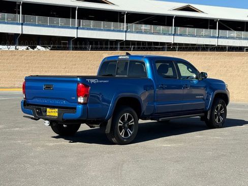 Used 2016 Toyota Tacoma TRD Sport image 4