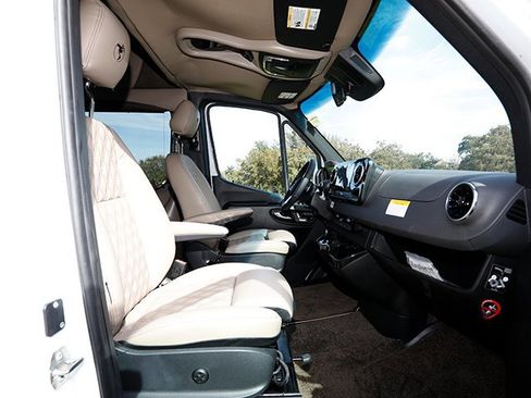 Used 2024 Mercedes-Benz Sprinter 3500 image 18