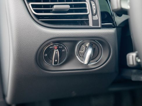 New 2026 Porsche Macan image 13