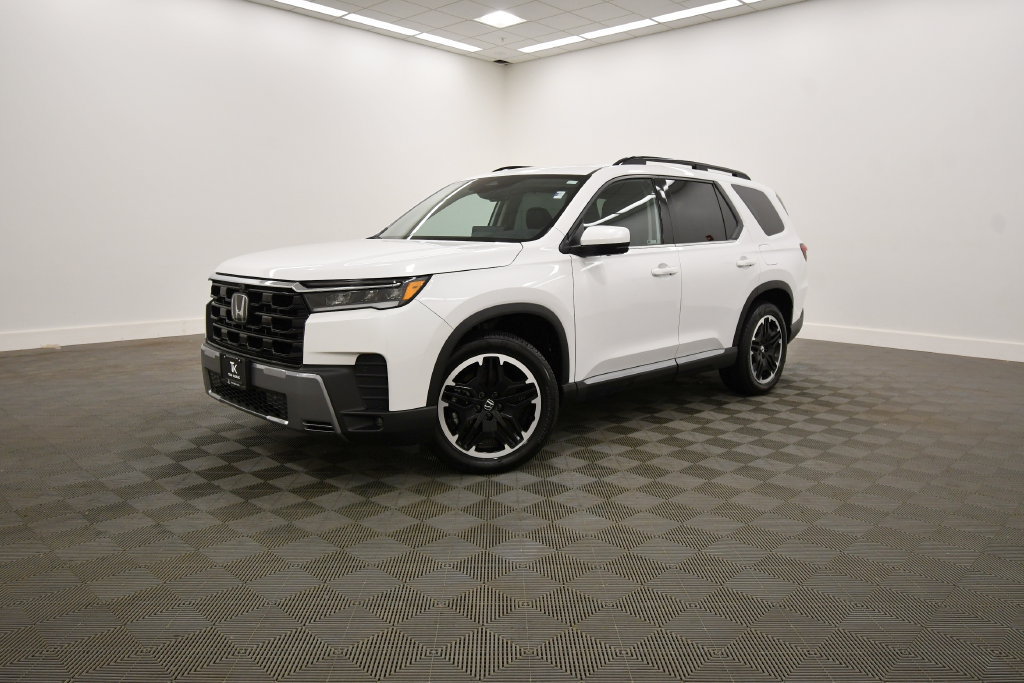Certified 2026 Honda Pilot Touring image 2