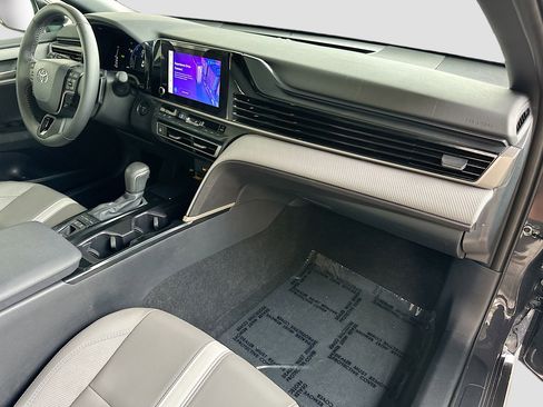 Used 2025 Toyota Camry SE image 26