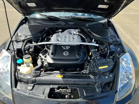 Used 2005 Nissan 350Z 35th Anniversary Edition w/ (N93) Cargo Convenience Pkg RWD image 8
