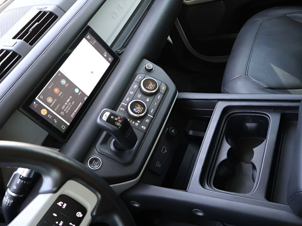 Used 2020 Land Rover Defender 110 HSE AWD/4WD image 18